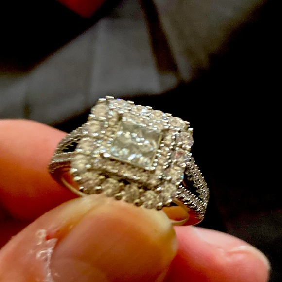 NIB 1.75ct S1 lab Diamond .925 Silver Ring Prong set Square Cut/pavé - Picture 2 of 7